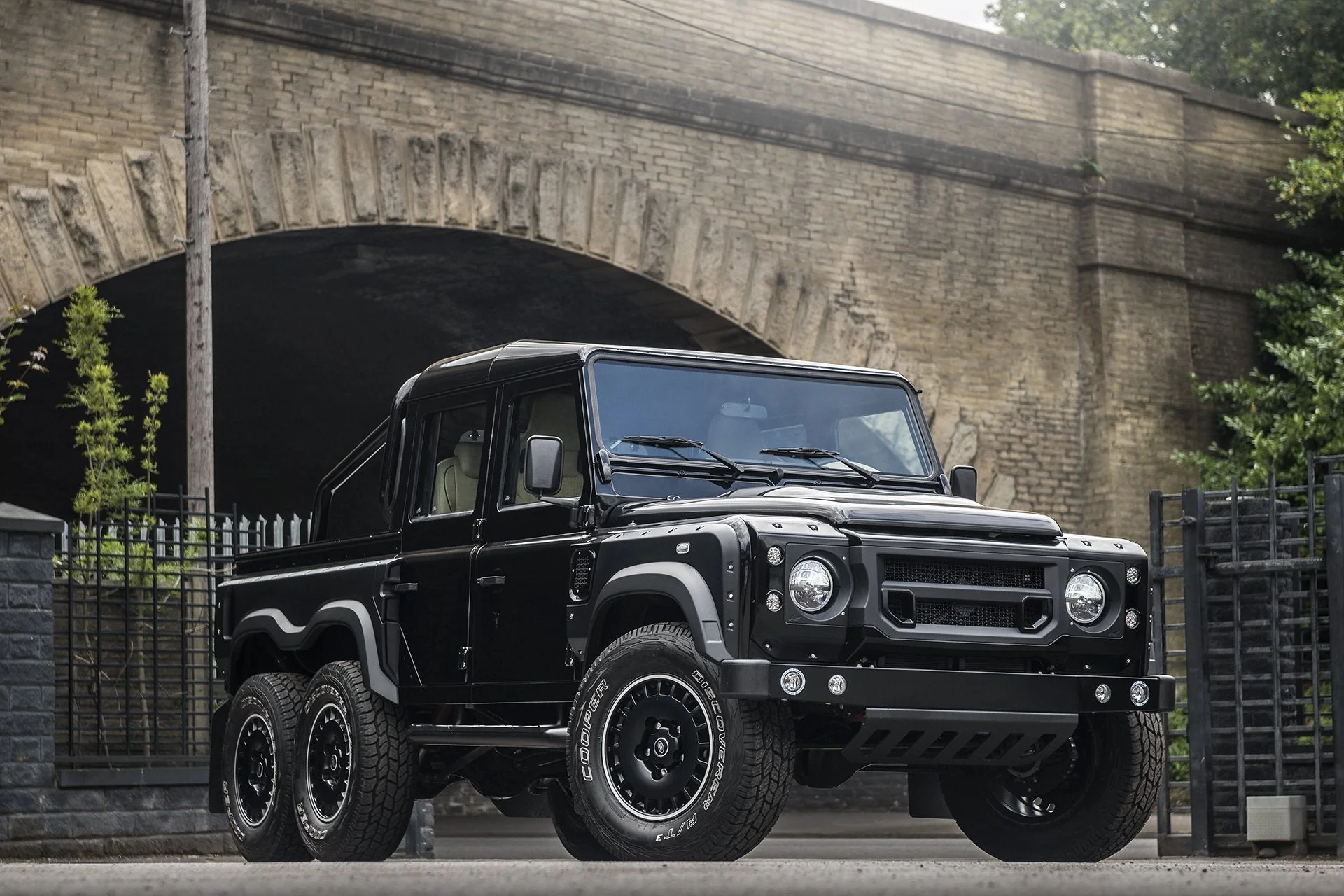 Land Rover Defender (1991-2016) Alloy Wheels - Huntsman 1945 Retro Classic - Image 10