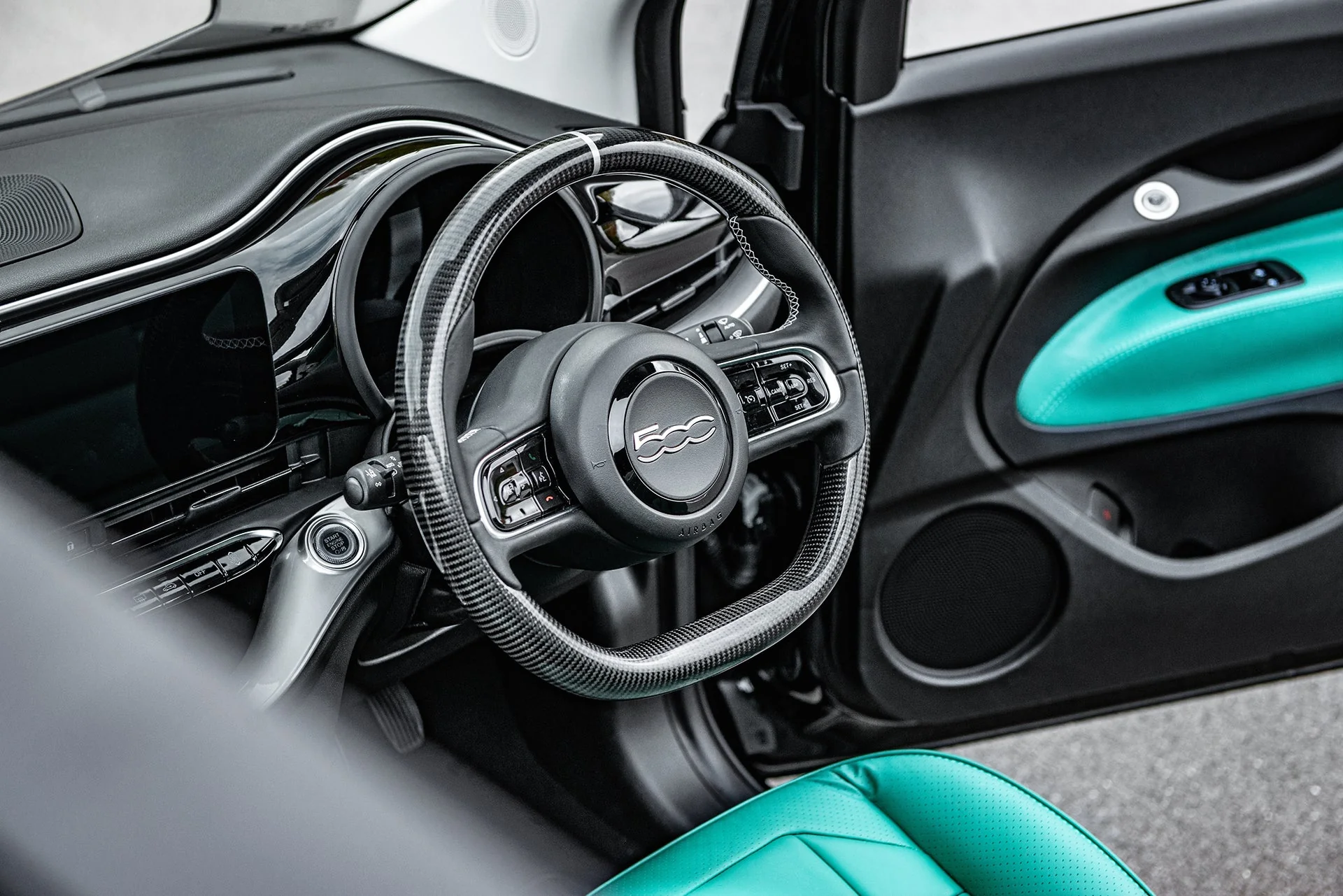 Fiat 500E (2020 Onwards) Exposed Carbon Fibre Steering Wheel - Image 4