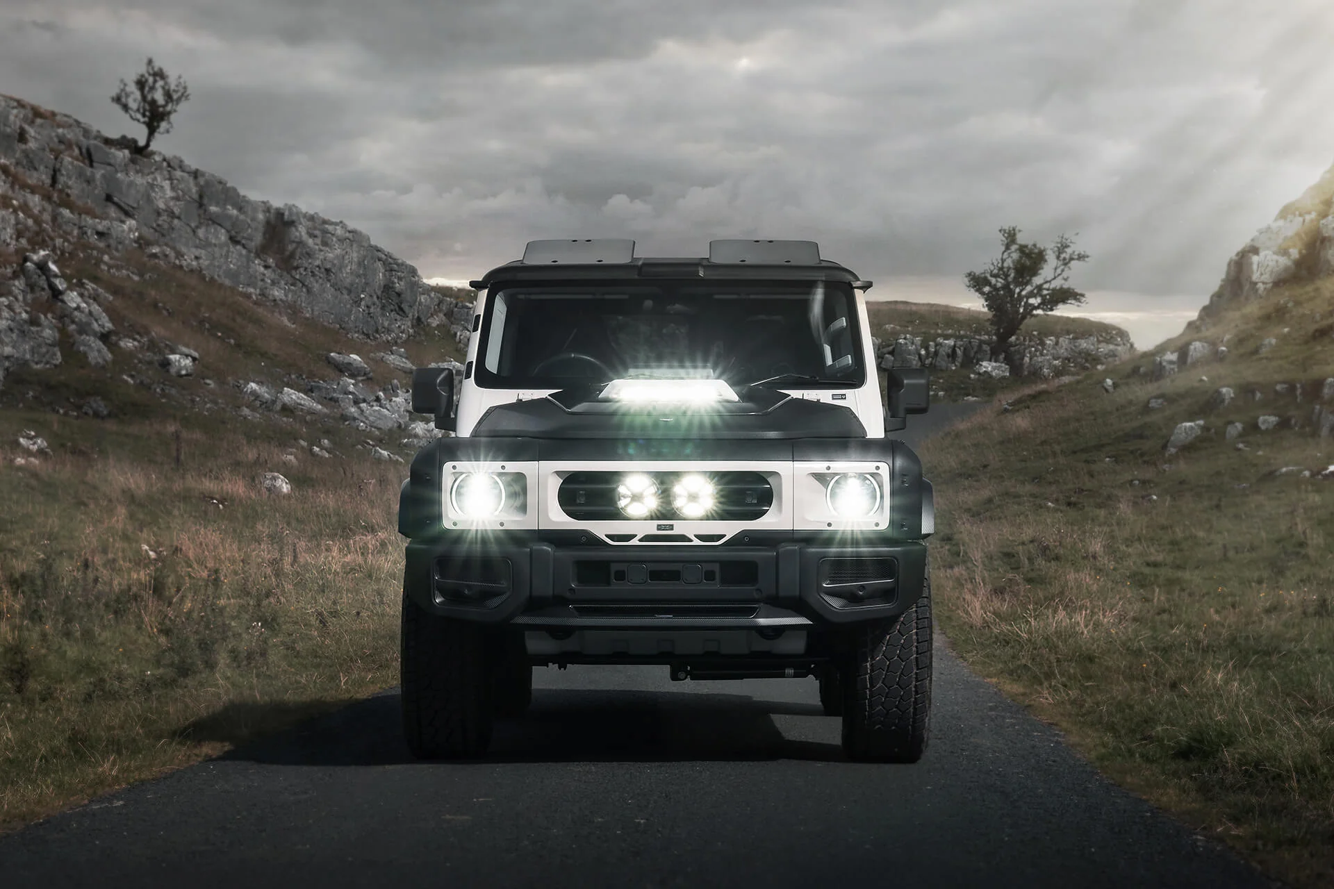 INEOS Grenadier (2023 Onwards) Carbon Fibre Overlay Bonnet Mask with LED Light - Image 12