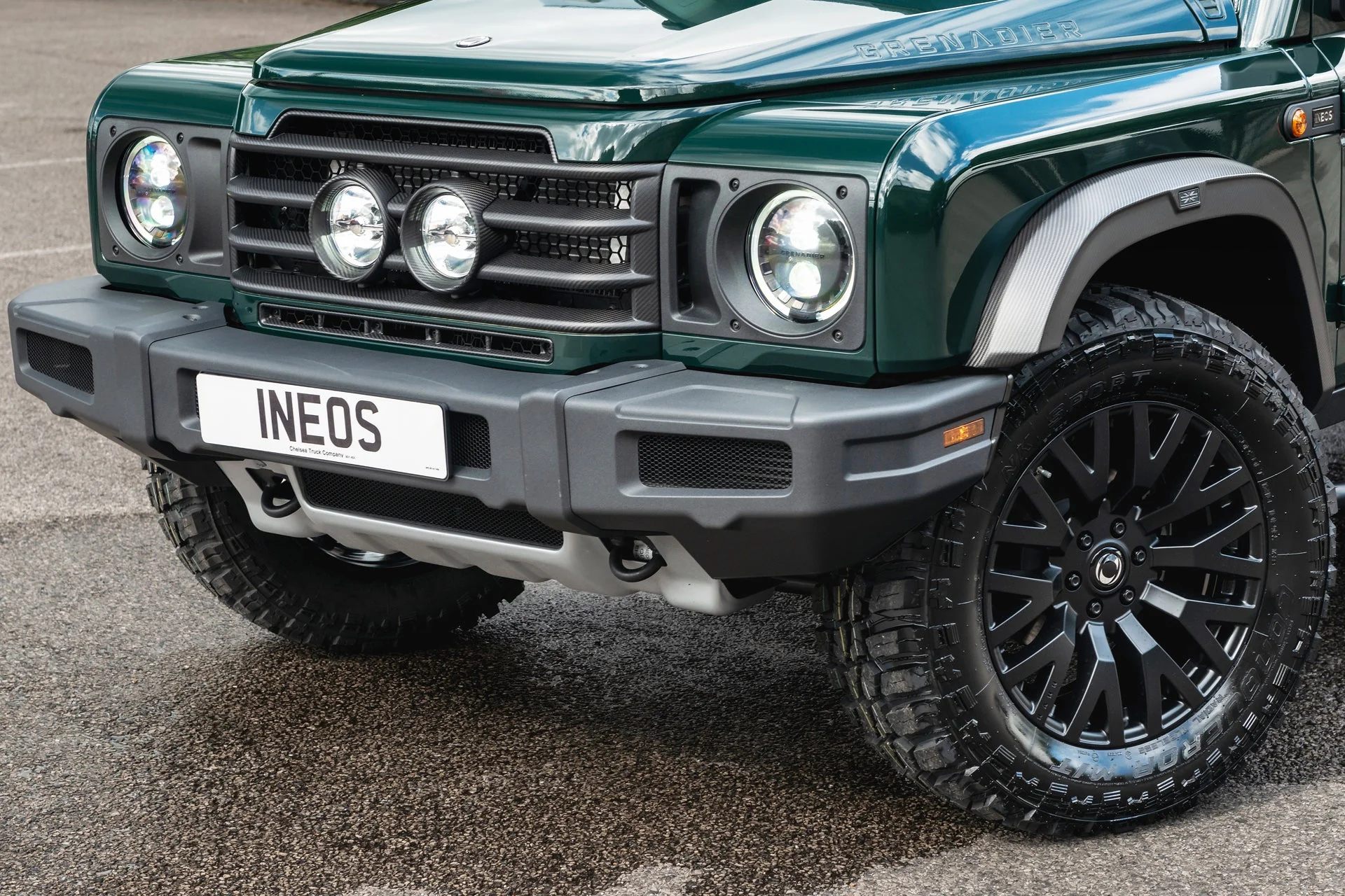 INEOS Grenadier (2023 Onwards) Exposed Matte Carbon Central Lamp Dakar Front Grille - Image 10
