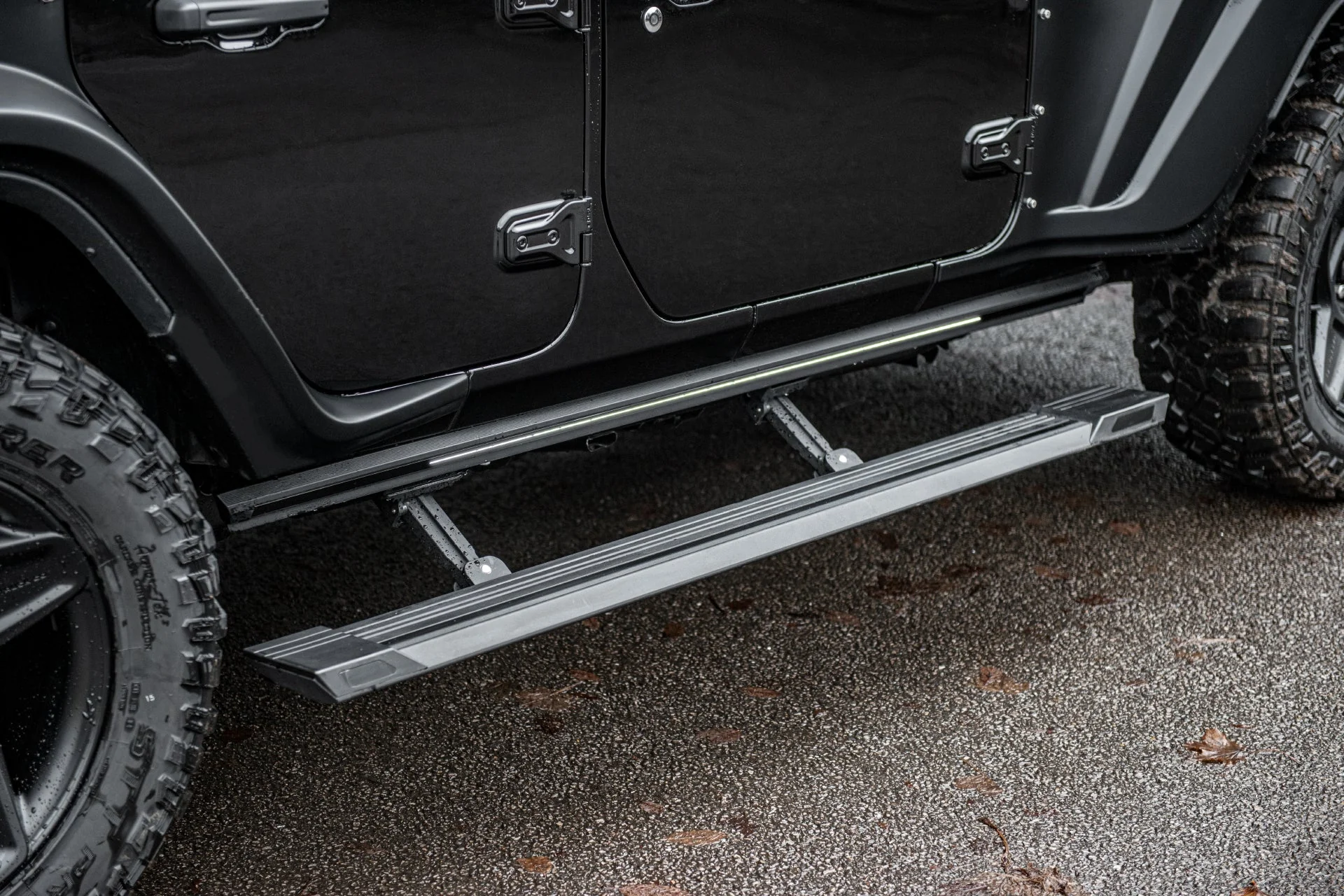 Jeep Wrangler JL (2018 Onwards) 4 Door Electric Side Steps with lights (running boards) - Image 9