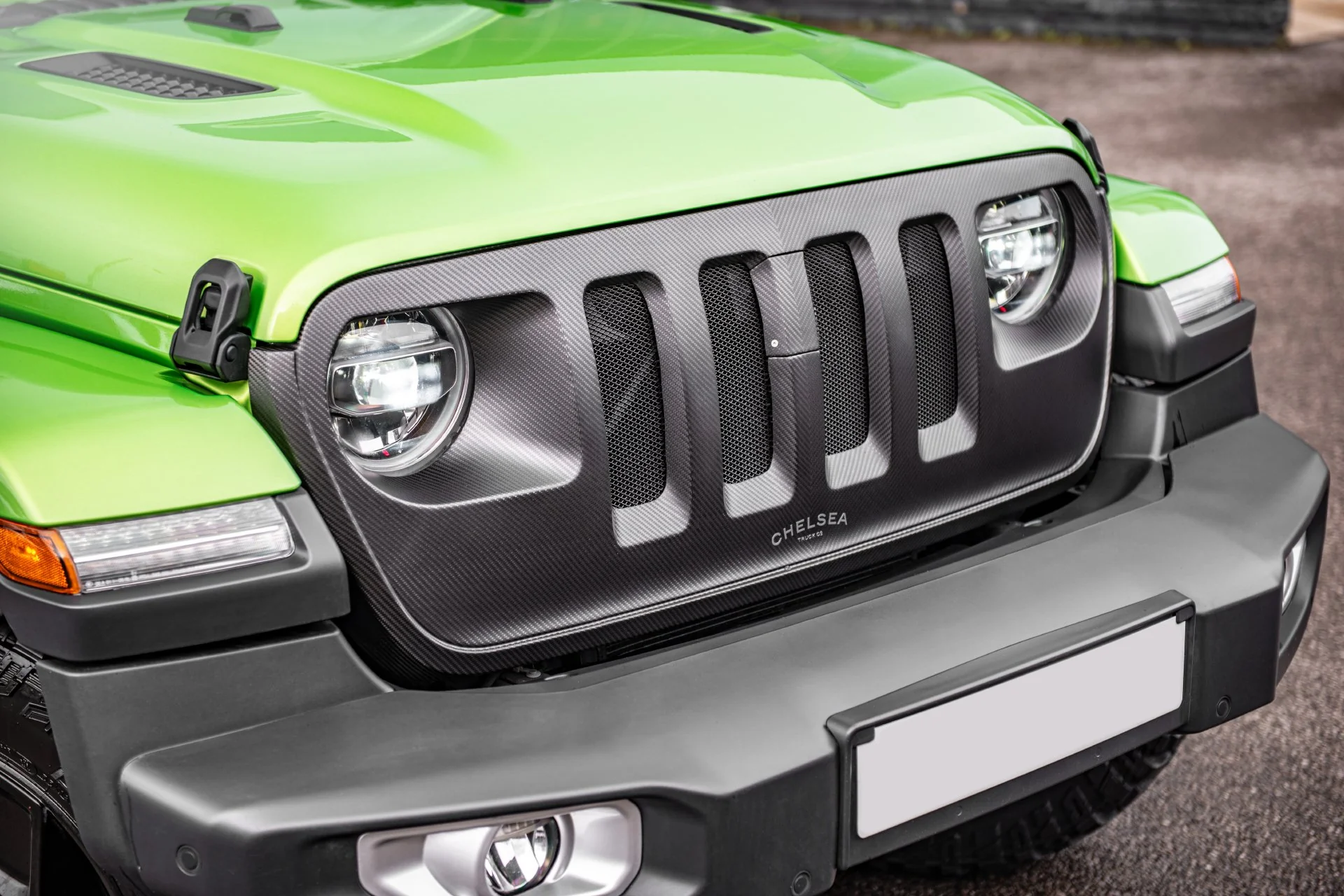 JEEP WRANGLER JL (2018 Onwards) Exposed CARBON 4 SLOT HERRINGBONE DESIGN GRILLE IN MATTE FINISH - Image 11