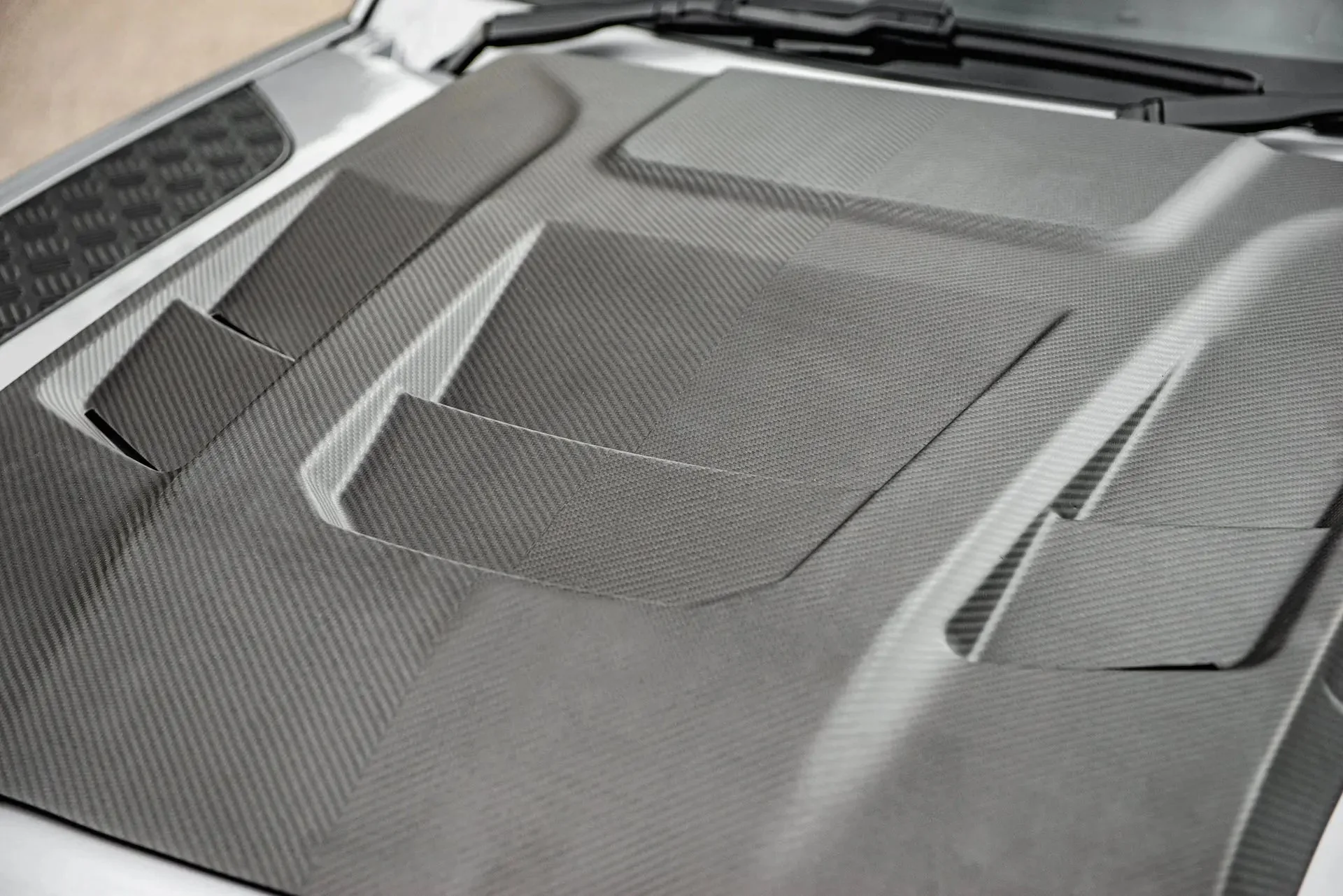 Land Rover Defender (2020 Onwards) Exposed Carbon Bonnet Vent - Image 10