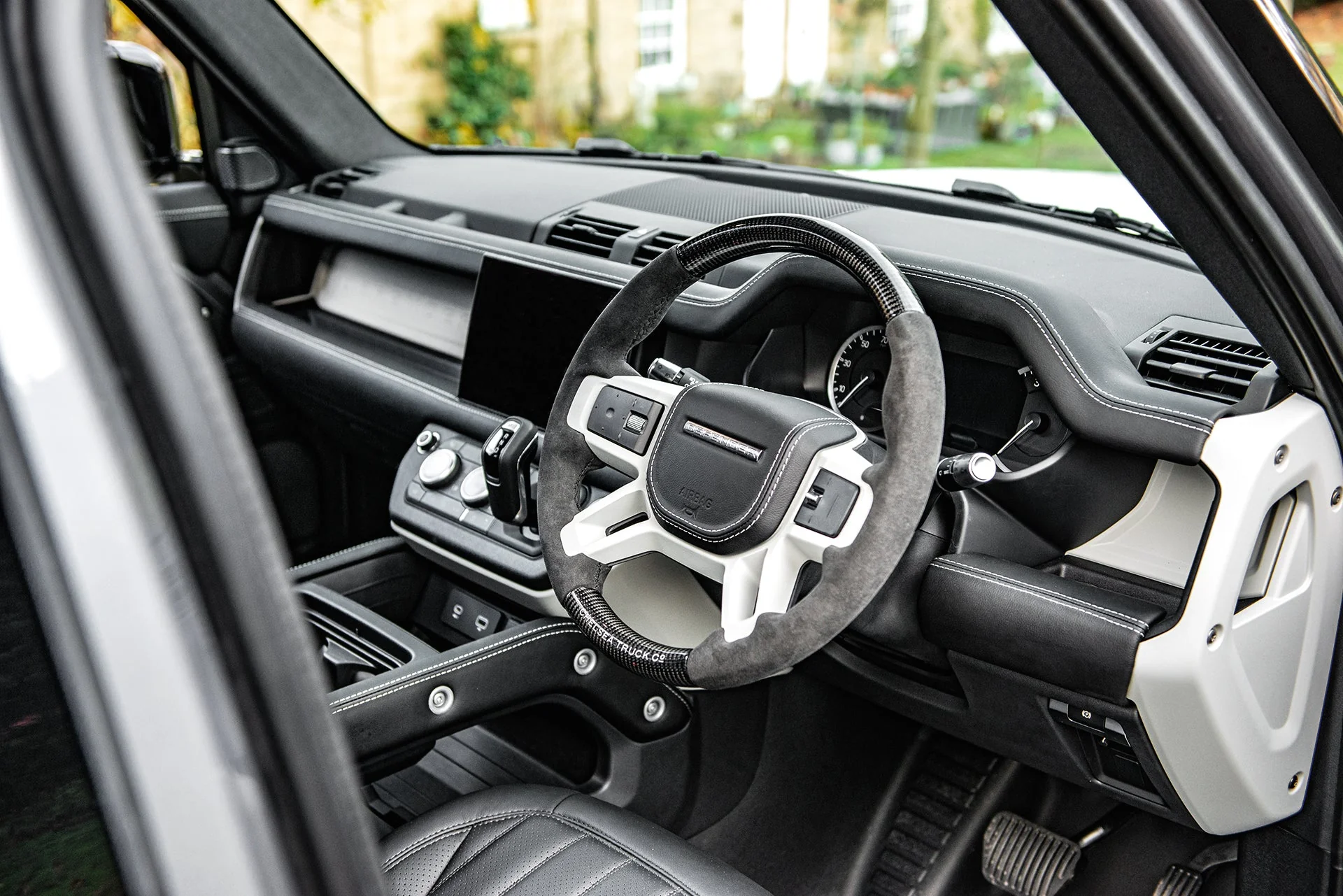 Land Rover Defender (2020 Onwards) Chelsea Truck Company Full Carbon Steering Wheel - Image 17