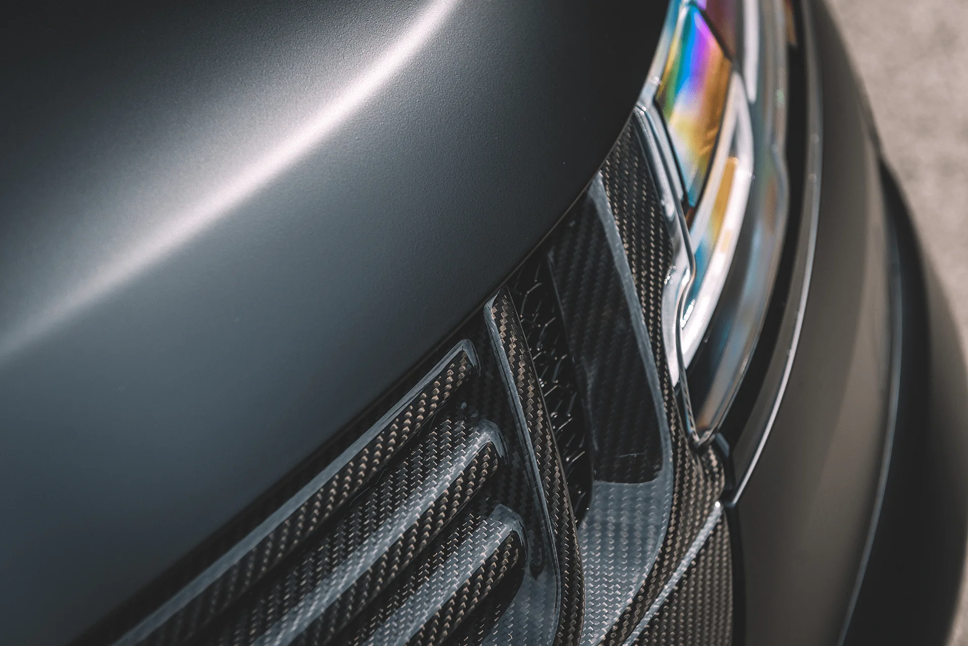 Range Rover Velar (2017 Onwards) Exposed Carbon Front Grille - Image 4