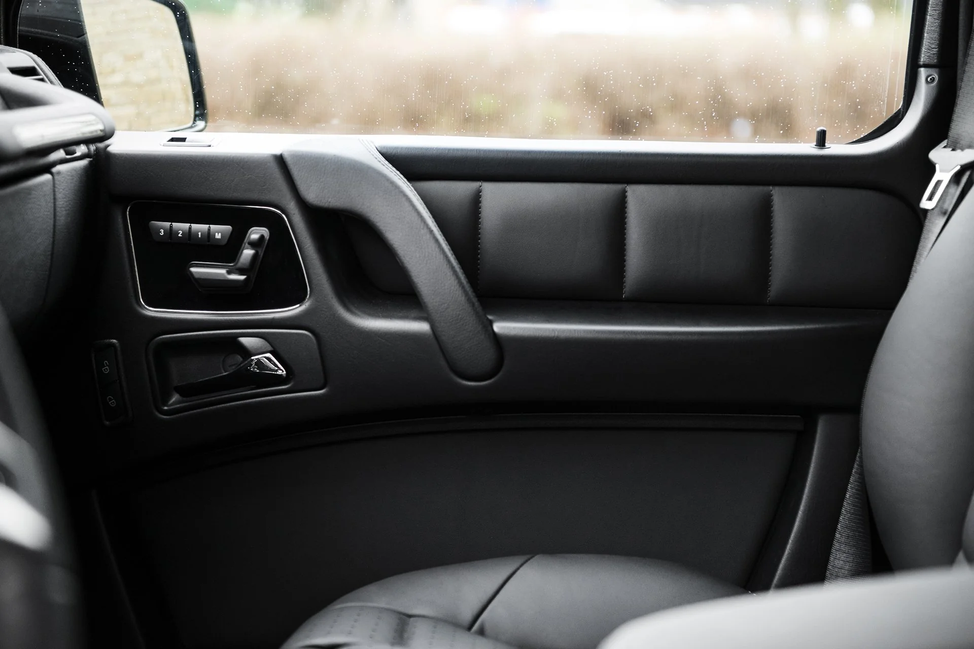 MERCEDES G-WAGON (1990-2018) Leather Interior - Image 4