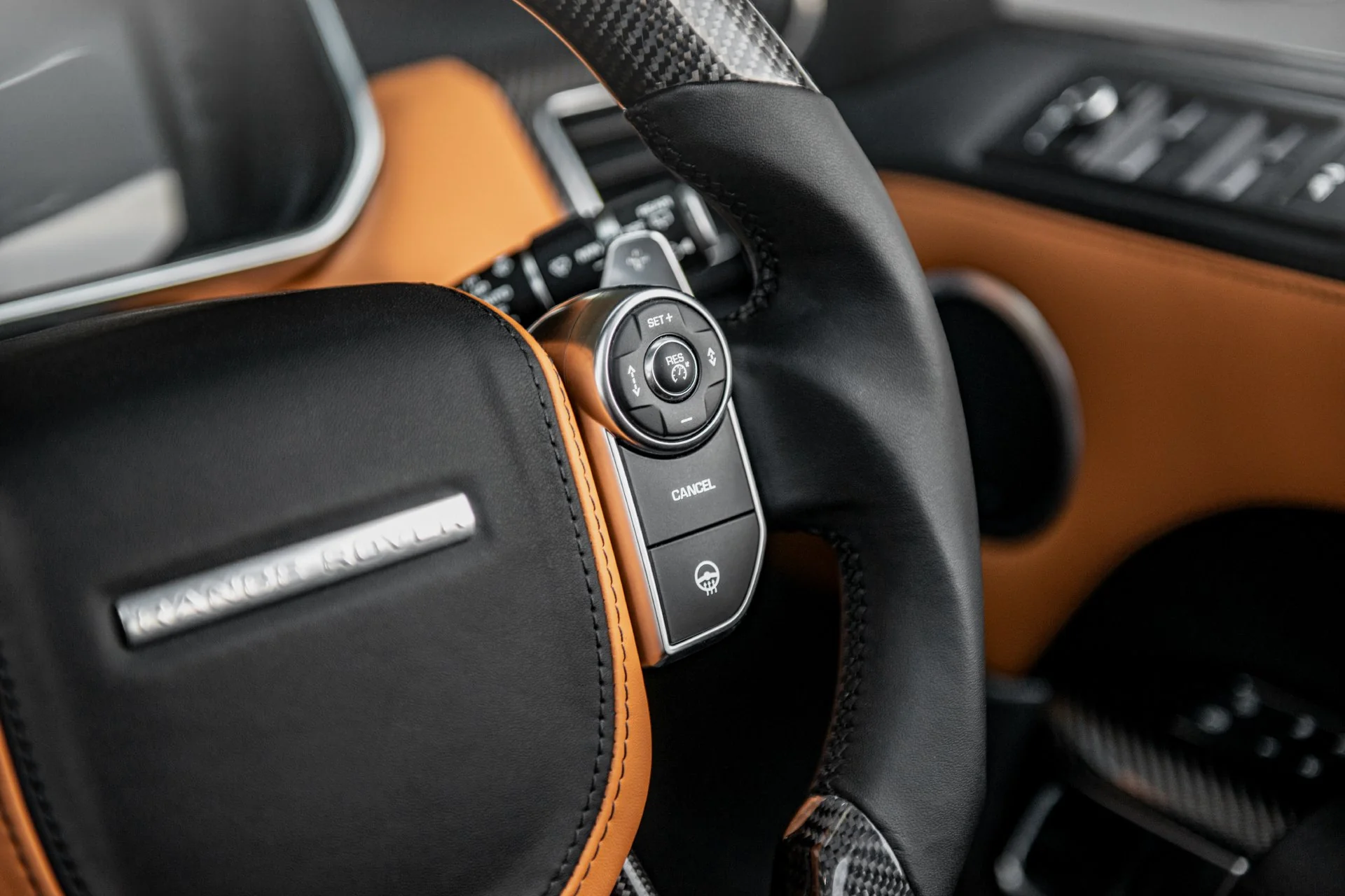 RANGE ROVER SPORT SVR (2018 Onwards) Exposed Carbon Steering Wheel - Image 5