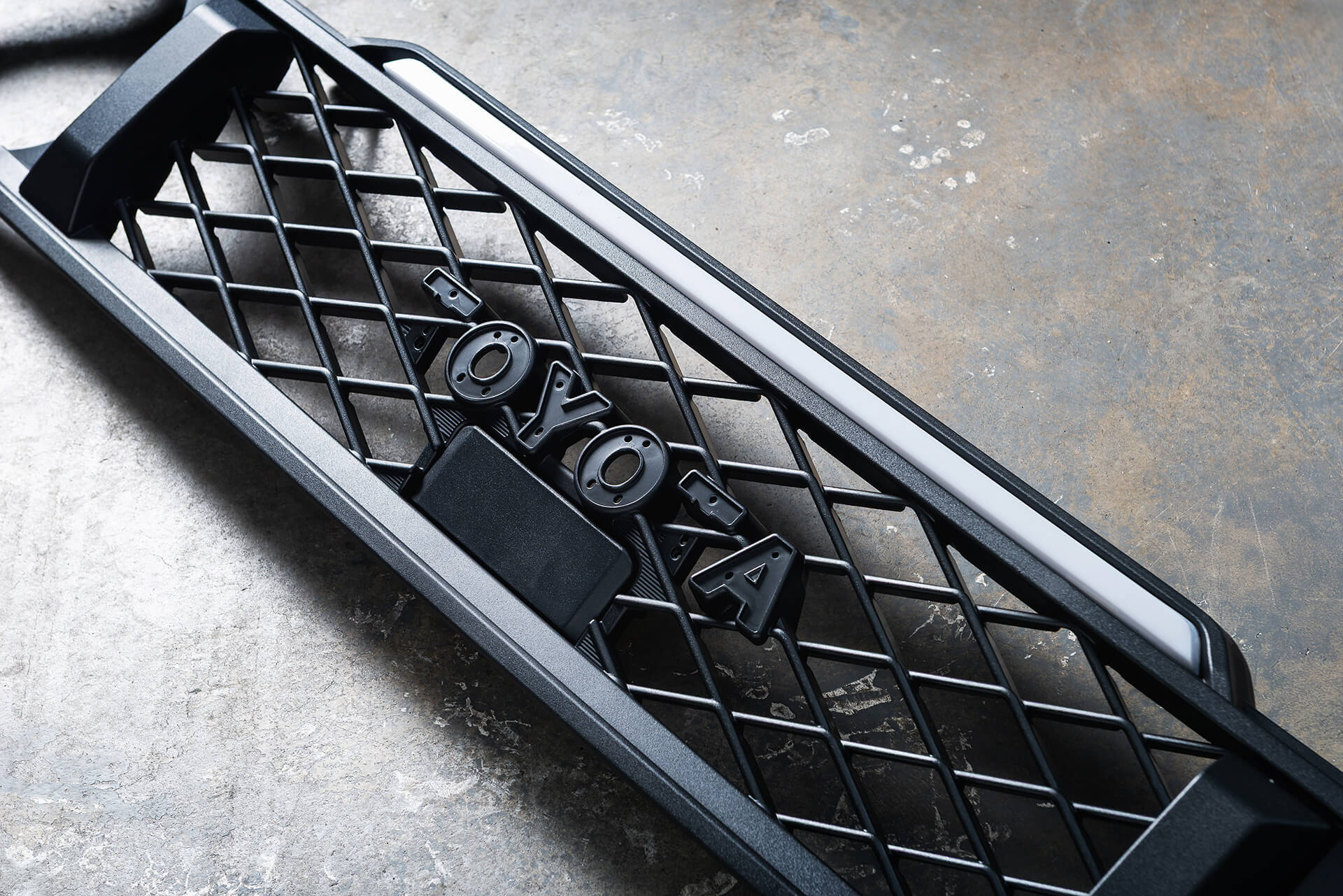 Toyota Land Cruiser 70 (2023 Onwards) Front Grille with LED Lightbar - Image 5